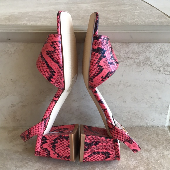 Lost Ink sandals - Picture 5 of 14